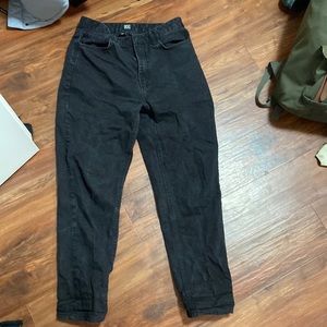 black urban outfitters mom jeans